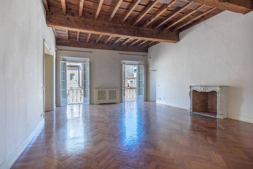 Apartment / Etagenwohnung in Lucca, Provincia di Lucca