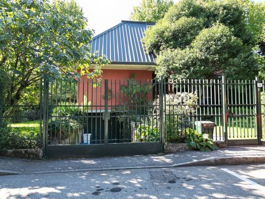 别墅  Brugherio, 蒙萨和布里安萨省