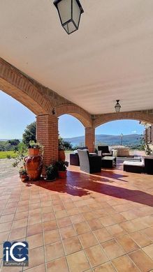 Villa in Trevignano Romano, Rome