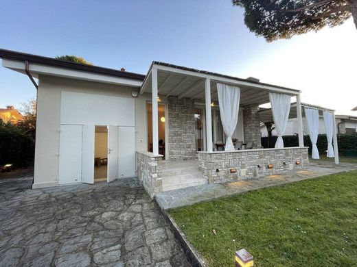 Villa - Pietrasanta, Provincia di Lucca