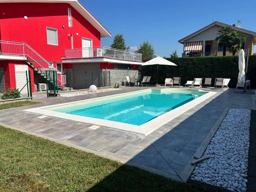 Villa in Volpiano, Turin