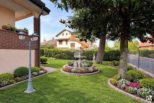 Villa in Assago, Milan