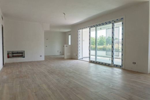 ‏דירה ב  Seregno, Provincia di Monza e della Brianza