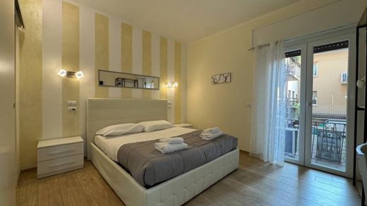 Apartment / Etagenwohnung in Verona, Provincia di Verona