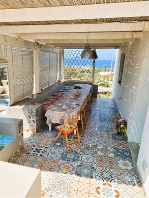 ‏וילה ב  פנטלריה, Trapani