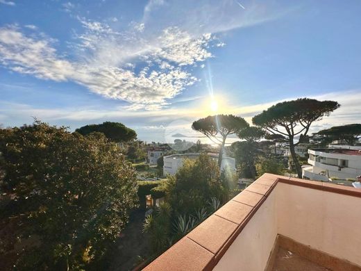 Villa a Pozzuoli, Napoli