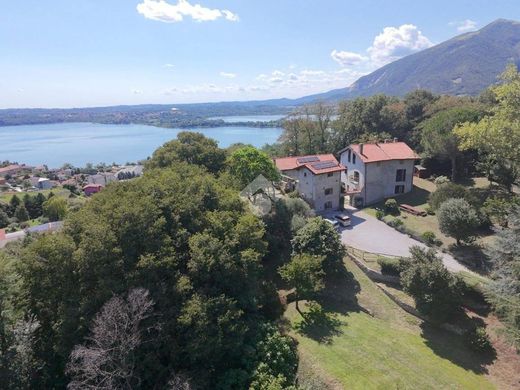 豪宅  Galbiate, 莱科省