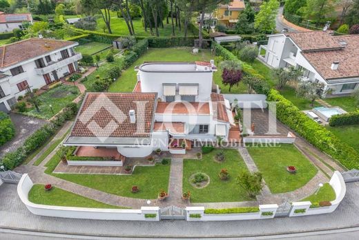 Villa in Pontedera, Province of Pisa