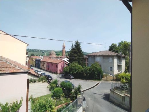 منزل ﻓﻲ Alba, Provincia di Cuneo