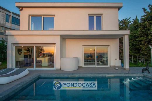 ﻓﻴﻼ ﻓﻲ Savona, Provincia di Savona