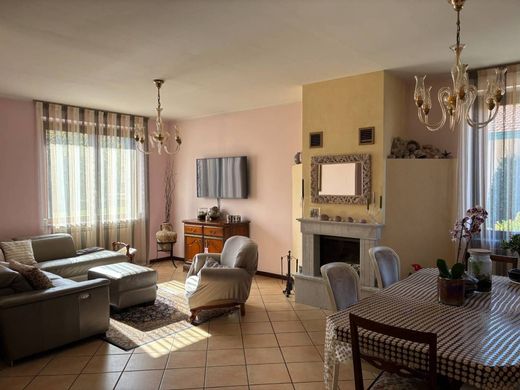 Villa Cernusco sul Naviglio, Milano ilçesinde