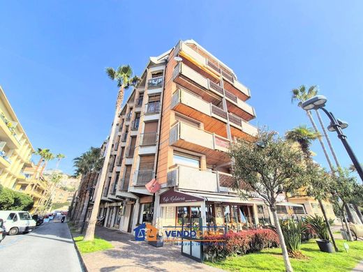 Penthouse Pietra Ligure, Savona ilçesinde