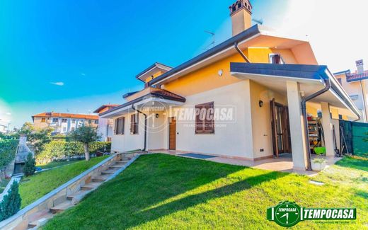 Βίλα σε Bareggio, Città metropolitana di Milano