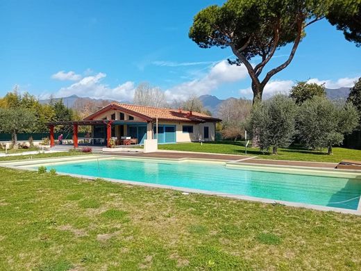 Villa à Pietrasanta, Lucques
