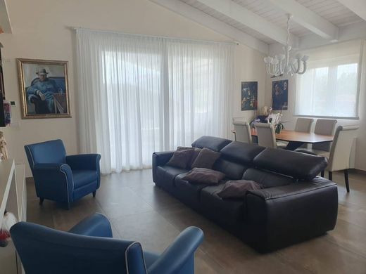 Ático en Castelnuovo Rangone, Módena