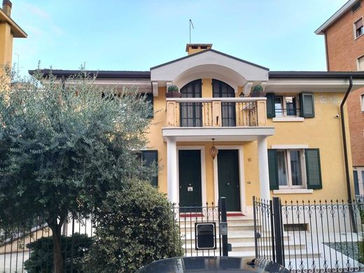 Villa Verona, Verona ilçesinde