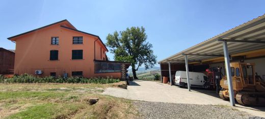 Villa in Pianello Val Tidone, Provincia di Piacenza