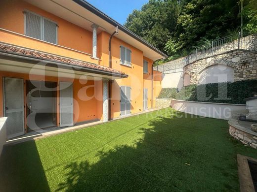 Villa in Longone al Segrino, Provincia di Como