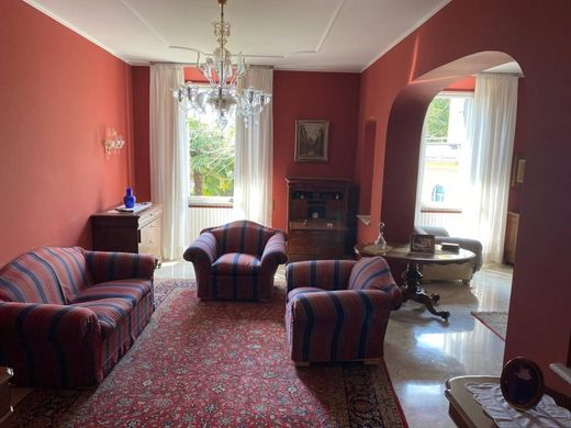 Monticello Brianza, Provincia di Leccoのヴィラ