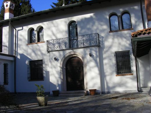 Villa Castelletto Sopra Ticino, Novara ilçesinde