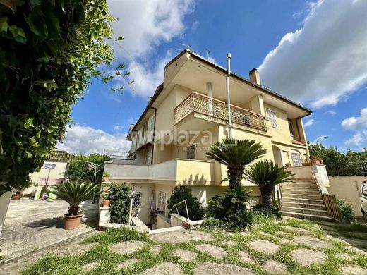 Terraced house in San Sebastiano al Vesuvio, Naples