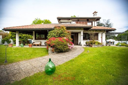 Villa in Parabiago, Città metropolitana di Milano