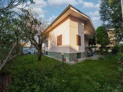 Villa in Muggiò, Provincia di Monza e della Brianza