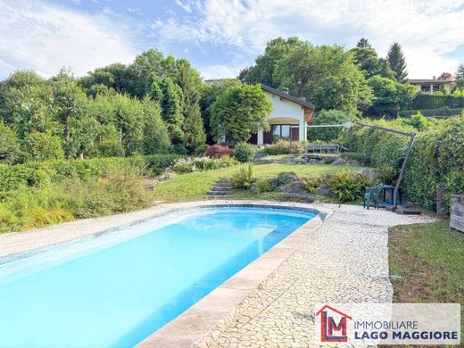 ‏וילה ב  Ranco, Provincia di Varese