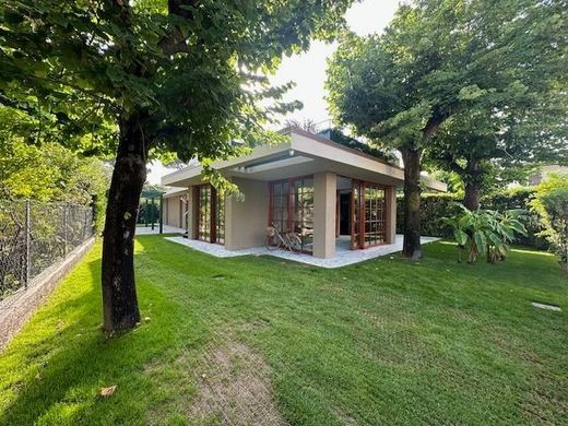 Villa a Forte dei Marmi, Lucca
