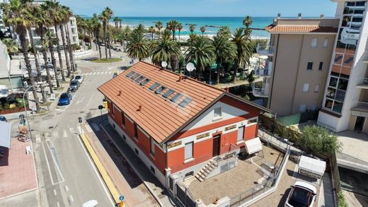 Villa in San Benedetto del Tronto, Ascoli Piceno