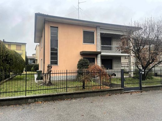 Villa a Lodi, Lombardia