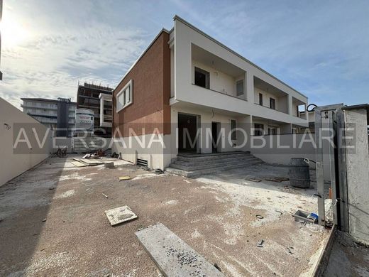 Villa in Parete, Provincia di Caserta