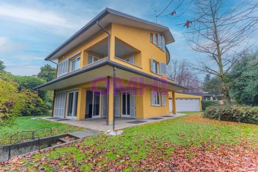 Villa in Cadorago-Caslino al Piano, Provincia di Como