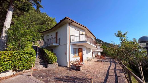 Villa in Tremosine, Provincia di Brescia