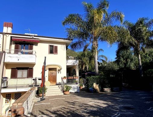 Вилла, Sperlonga, Provincia di Latina