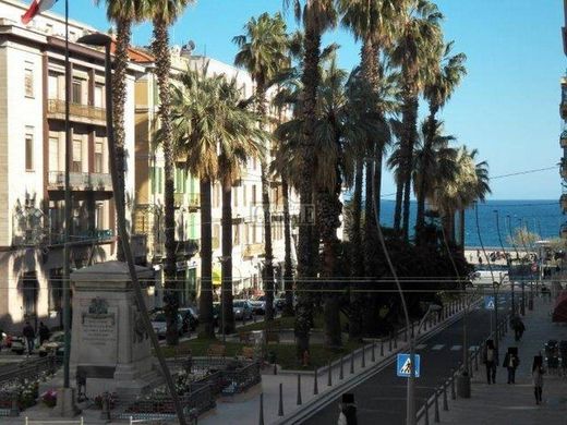 Apartment / Etagenwohnung in Sanremo, Provincia di Imperia