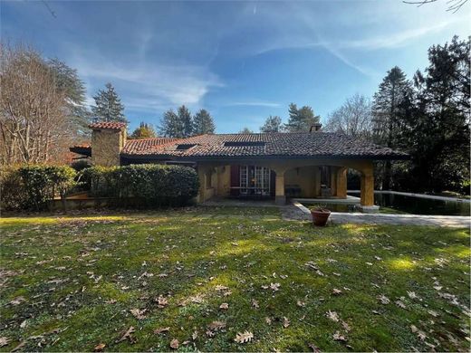 Villa in Carbonate, Provincia di Como