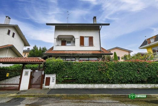 Villa in Brugherio, Provincia di Monza e della Brianza