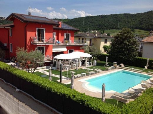 Villa a Garda, Verona