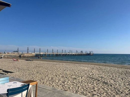 Villa Alassio, Savona ilçesinde