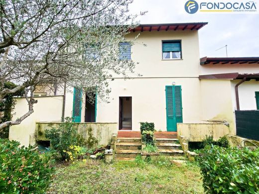 Terraced house in Pietrasanta, Provincia di Lucca