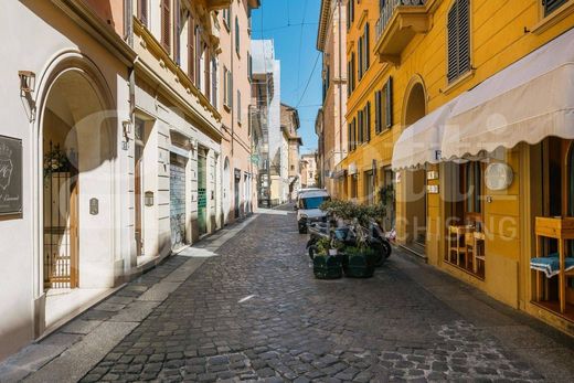 Apartment / Etagenwohnung in Bologna, Emilia-Romagna