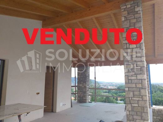 Villa in Alzano Lombardo, Provincia di Bergamo