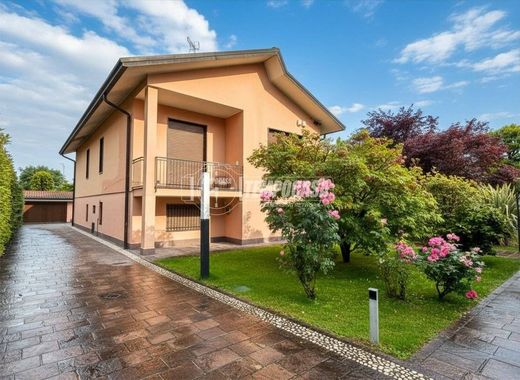Villa in Santo Stefano Ticino, Milan