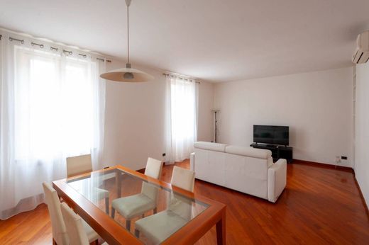 아파트 / 밀라노, Città metropolitana di Milano