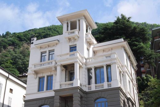 Apartment / Etagenwohnung in Como, Provincia di Como