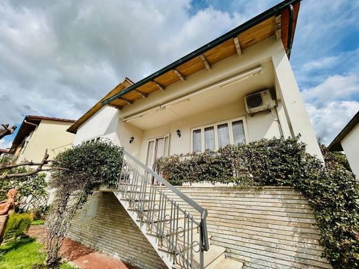 Villa en Campi Bisenzio, Florencia