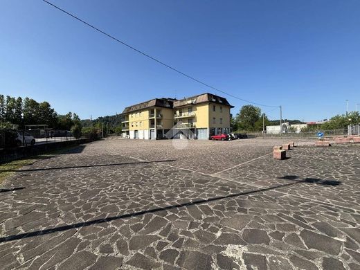 Apartment / Etagenwohnung in San Paolo d'Argon, Provincia di Bergamo