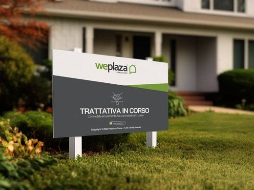 빌라 / Pollena Trocchia, Napoli