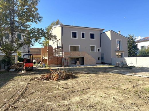 别墅  Cascina, 比萨省